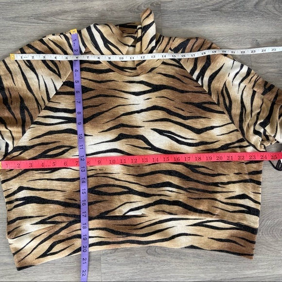Leith Animal Print Pull over Crop Women Sweater - Picture 13 of 13